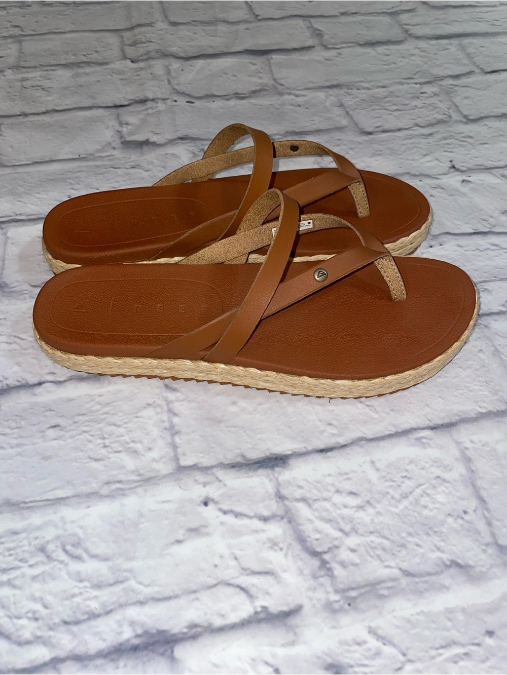 Reef Vista Carmen Sandals (Cocoa). Size 8